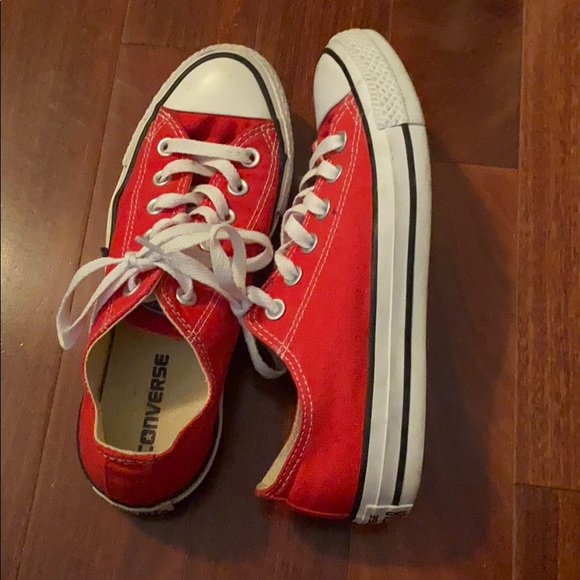 Red converse - Picture 2 of 2